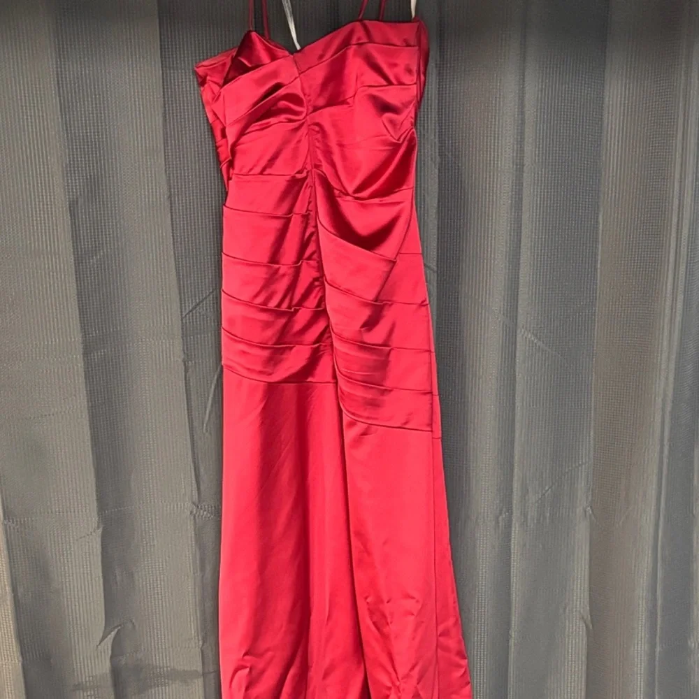 David's Bridal Vibrant Galina figure Sculpting color Apple Maxi Dress - Picture 3 of 4